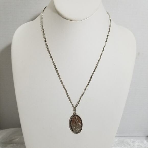 Silver tone 20" chain with a 1x 3/4" pendant 1.1511 - Picture 1 of 9